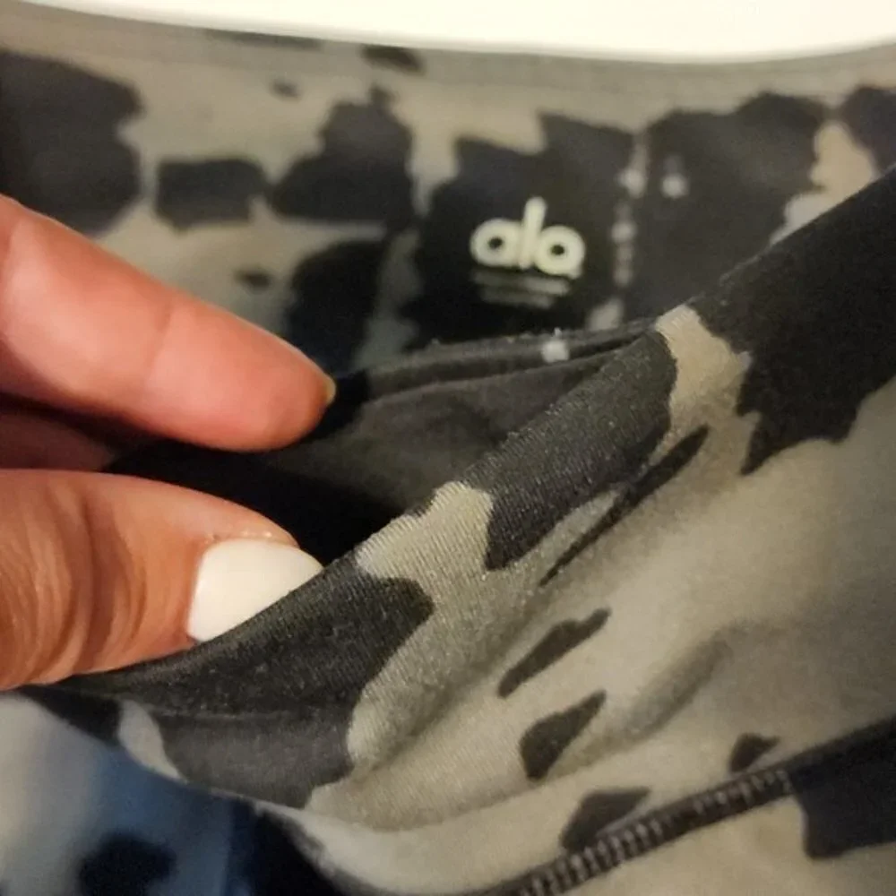 ALO Yoga sz S  black gray camouflage camo crop Capri leggings